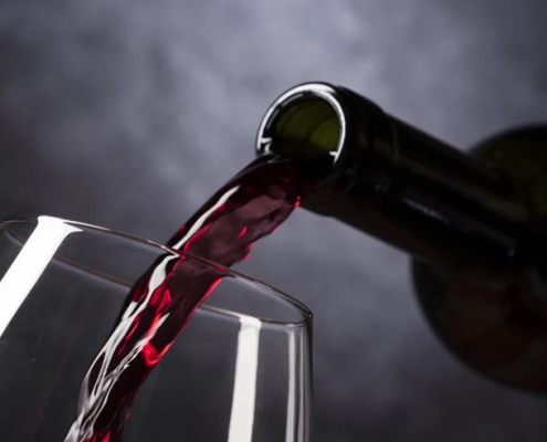 O vinho faz muito sucesso e, nas refeições, sejam diárias ou de ocasiões especiais, é um acompanhamento indispensável e muito querido pelas pessoas.